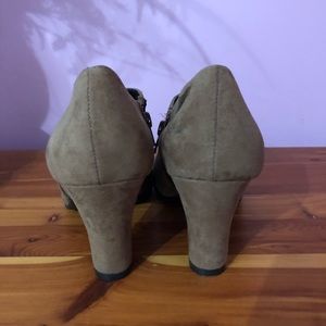 AEROSOLES Shoes - Aerosoles Brown booty boot size 8 1/2 like new AEROSOLES Shoes - Aerosoles Brown booty boot size 8 1/2 like new